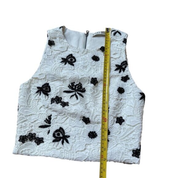 Alice & Olivia Tru Guipure Lace Sleeveless Top Size 2 Black and White - Picture 6 of 7